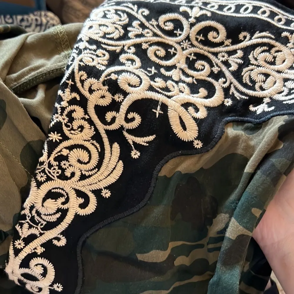 Andree by Unit  camo embroidered jacket small - Image 7