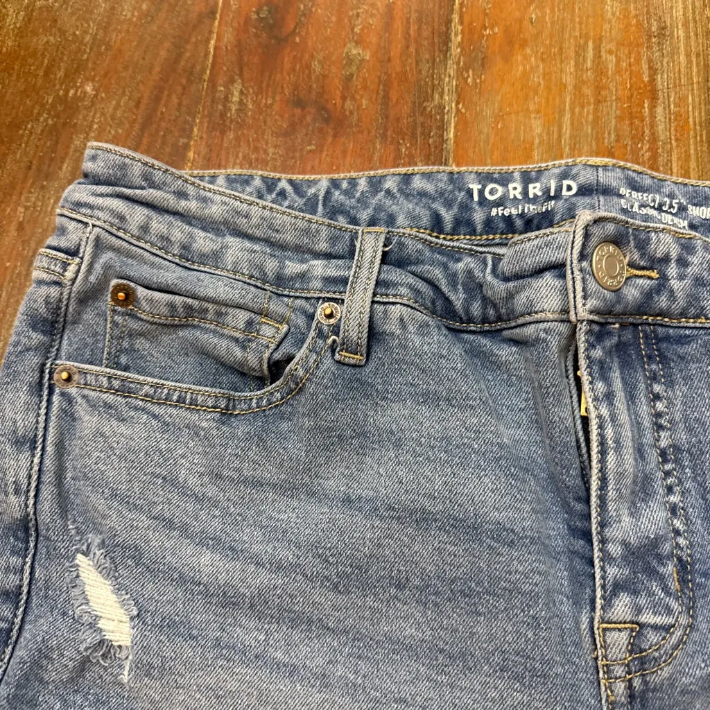 Torrid Blue Distressed Jean Shorts #feelthefit Classic Denim Size 14 - Image 2