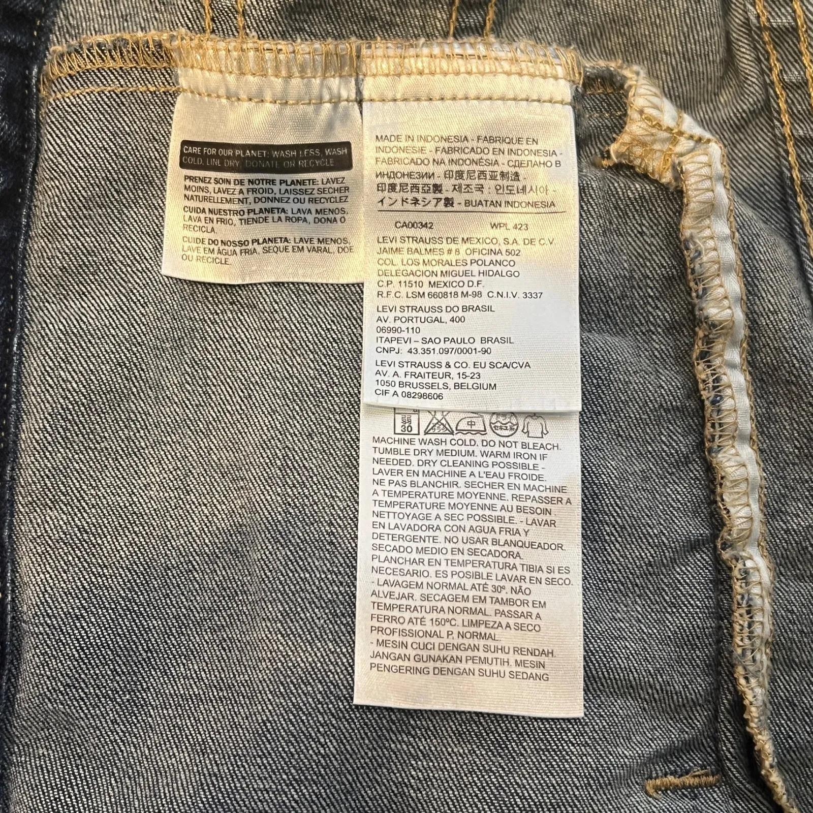 Levi's Women's Original Trucker Denim Jacket Size Small - Image 7