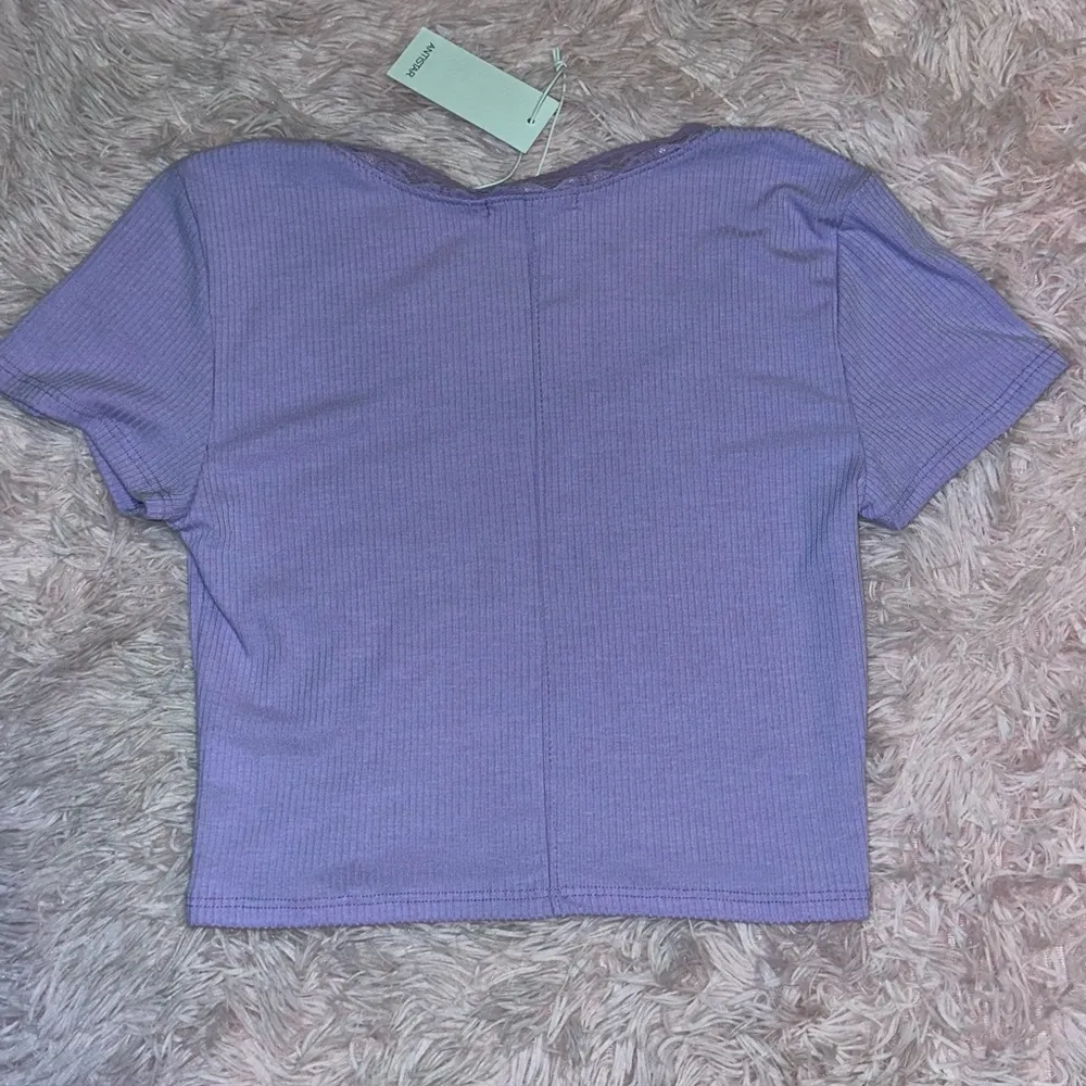 NWT Lavendar ANTISTAR Women’s Lace Short Sleeve Top Size Medium - Image 5
