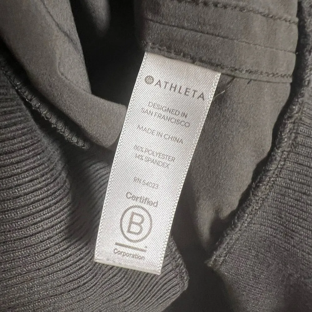 Athleta Zephyr Short Sleeve Tee in Arbor Olive Green Size Small - Image 8