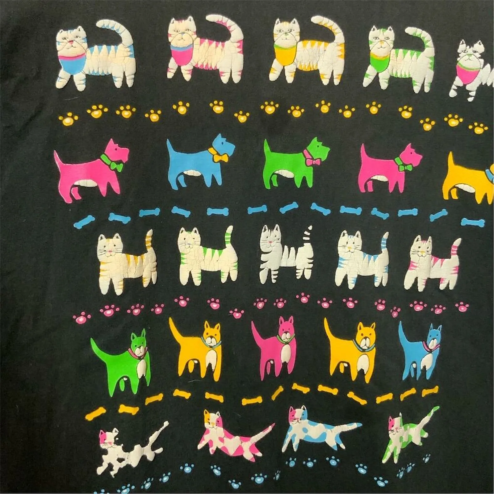 2339. Vintage 90s Unisex OS Colorful Cat Graphics T - Image 2
