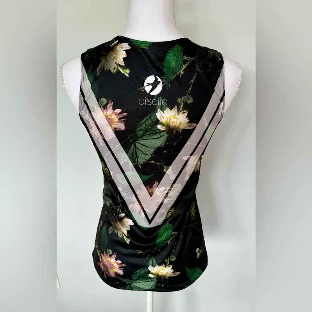 Oiselle Volee Team Singlet | Like New | Worn Once | Size Small | Moody Floral - Image 4