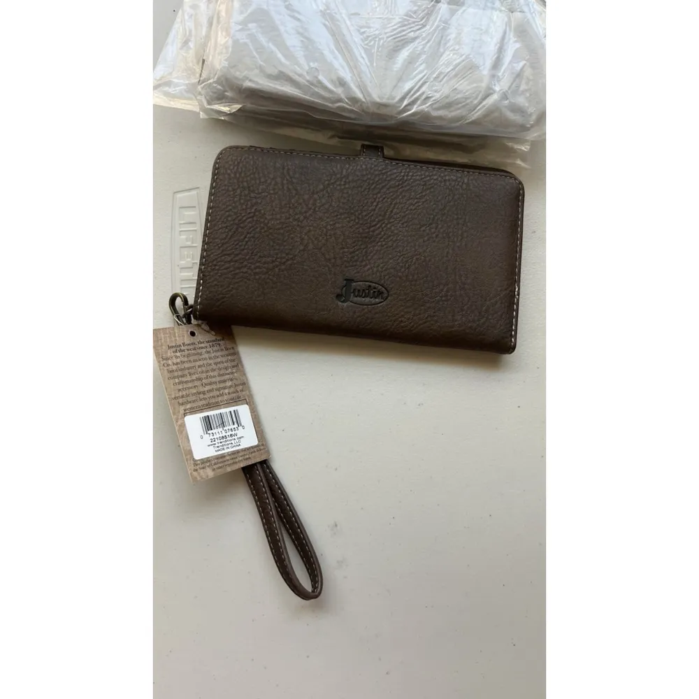 Justin Textured Brown Slim Wristlet Wallet Bifold Zip Closure And Card Slots - Image 4