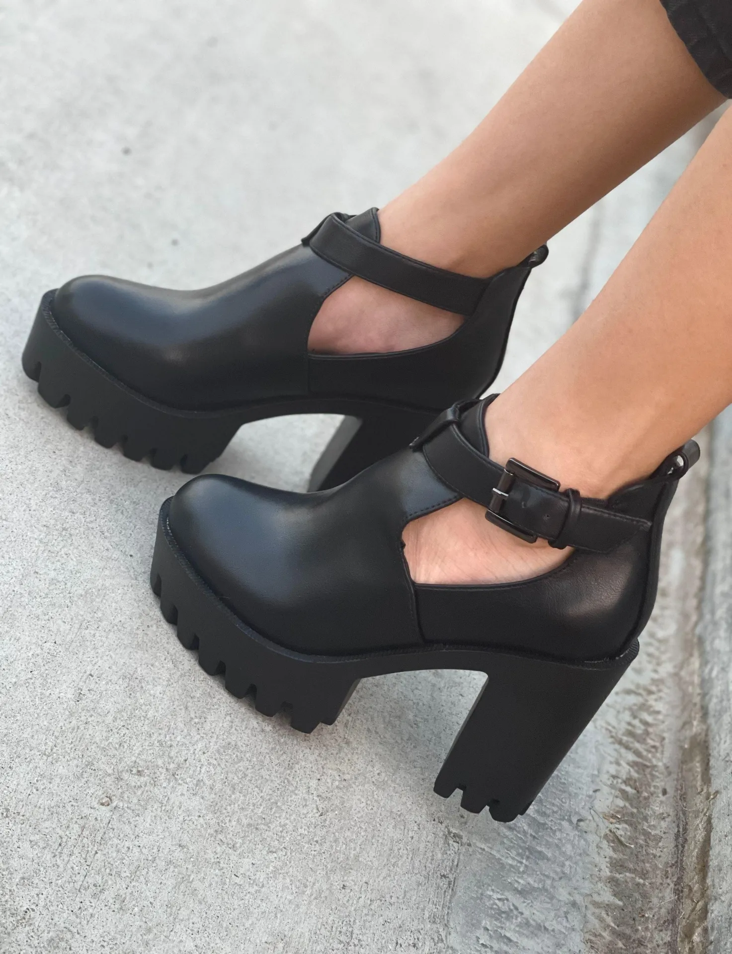 Chunky Lug Sole Bootie Black Size 5.5 - Image 2