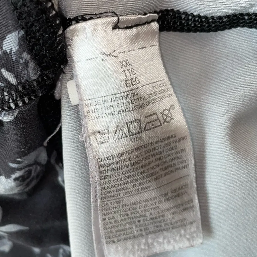 Old Navy Active Go-Dry Run Crop Ditsy Floral Printed Leggings Size XXL - Image 8