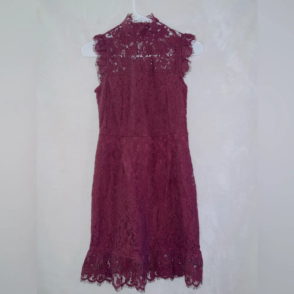 Storia Burgundy Wine High Neck Sleeveless Lace Mini Dress size small - Image 2