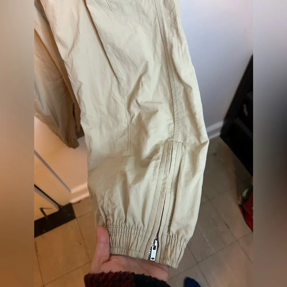 Old Navy Beige Woven Cargo Jogger Pants - Image 6