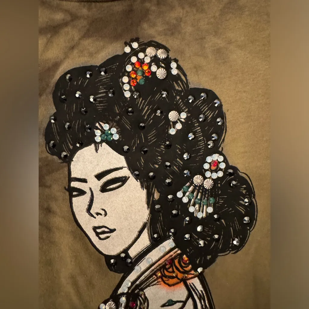 Key Closet Geisha Women’s Army Green Crystal Studded Cotton T Shirt Size Small - Image 4