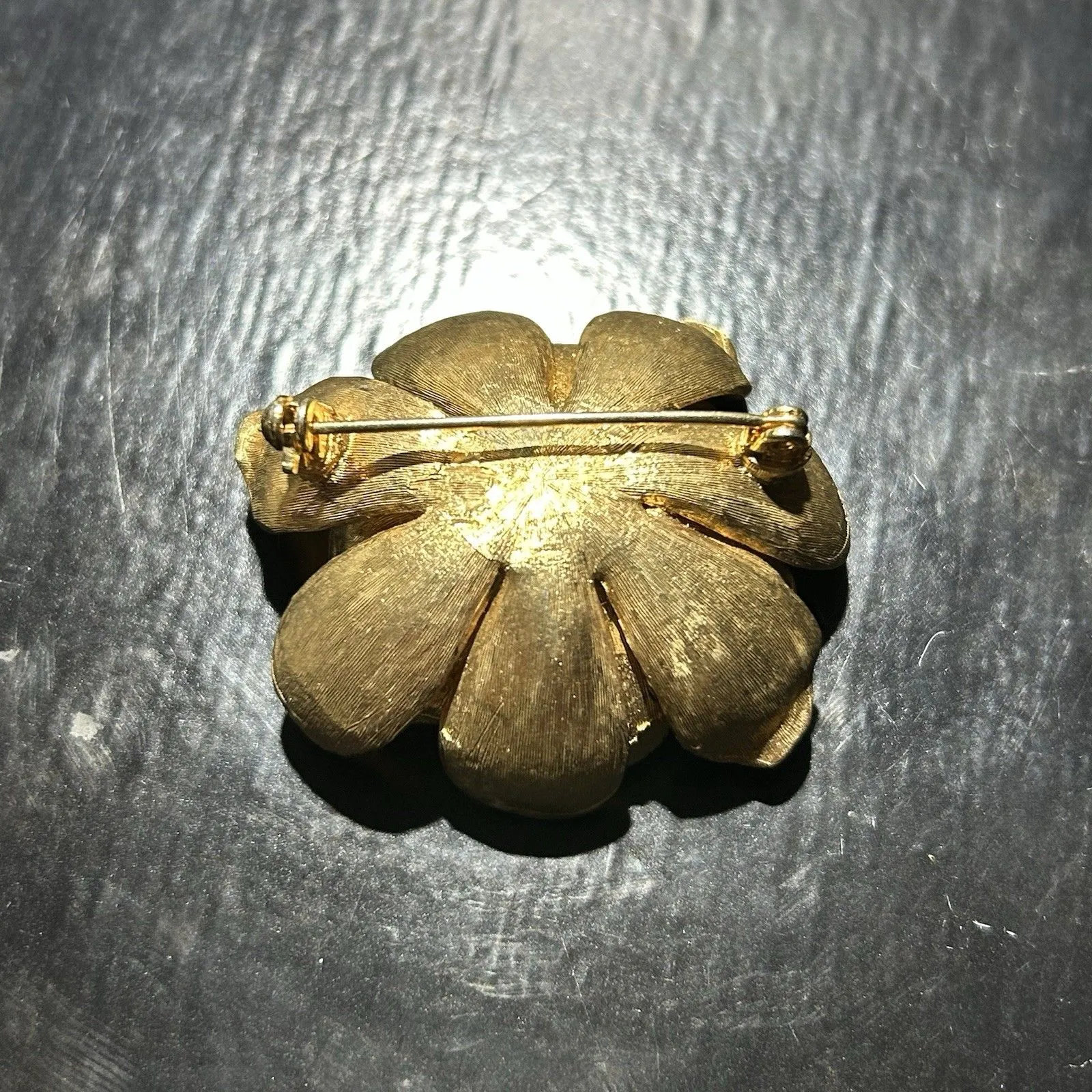 Vintage 3D faux jade Gold Tone floral Flower brooch Pin - Image 3