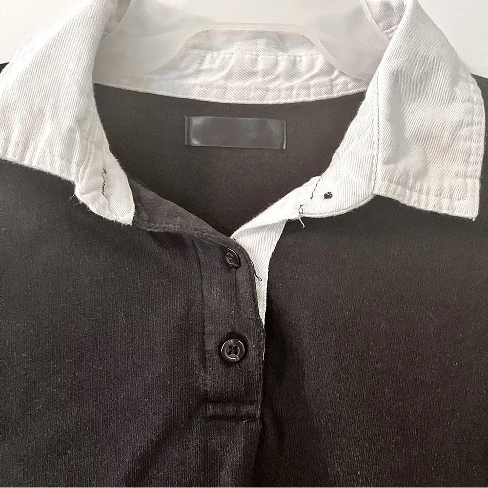 Juniors Black Long Sleeve Polo Collared Crop Top Size undefined - Image 2