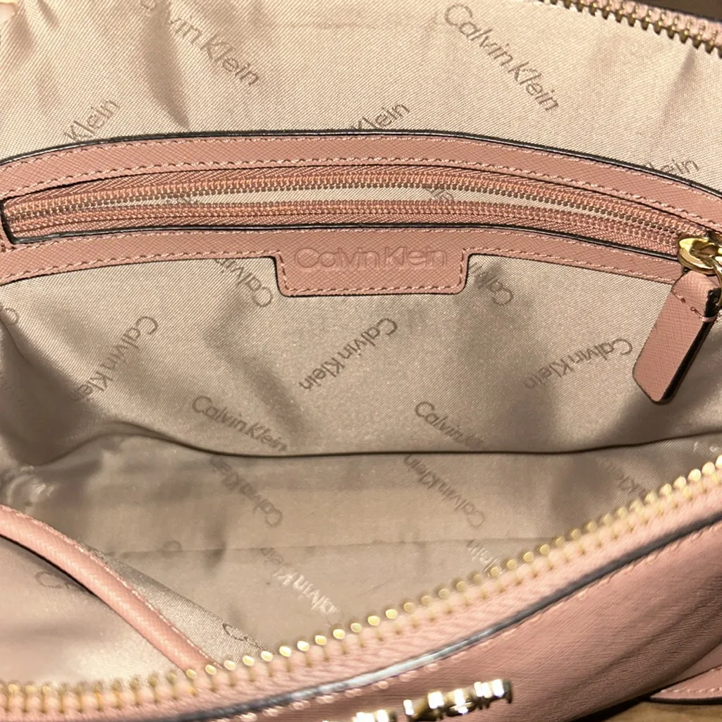 Calvin Klein  Blush Pink Crossbody Geometric Pattern & Gold Hardware - Image 5