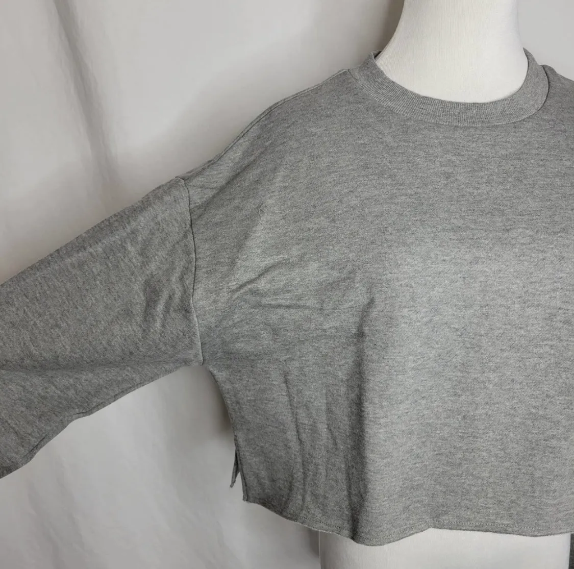 Gray Long Sleeve Crop Sweatshirt Top Size Large - Image 5