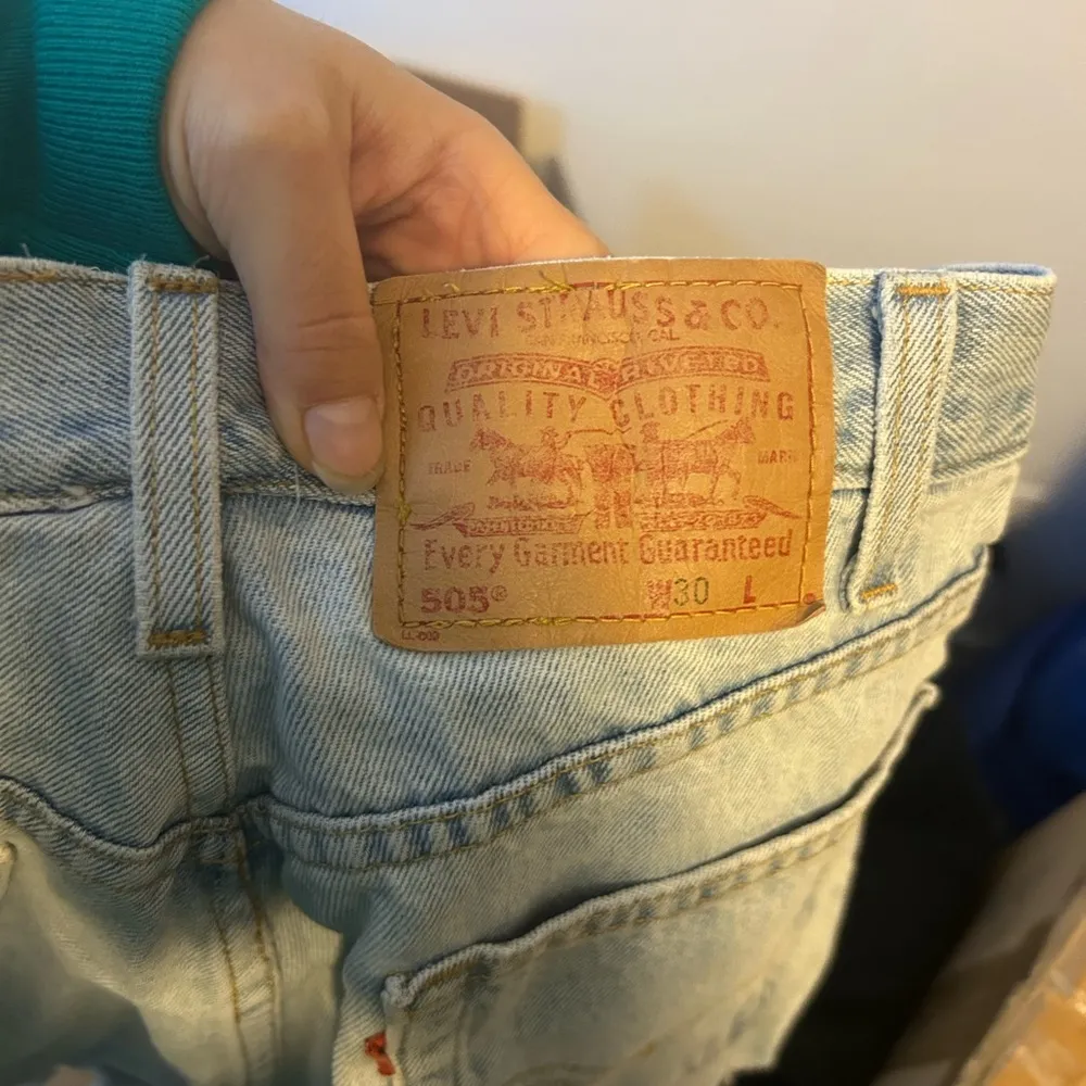 Levi’s 505 Cut Off Light Wash Denim Shorts - Image 3