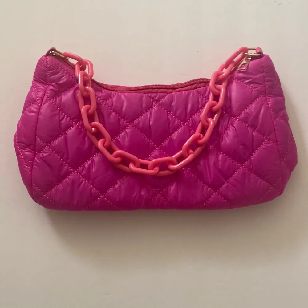 Pink quilted chain decor bag - Image 3