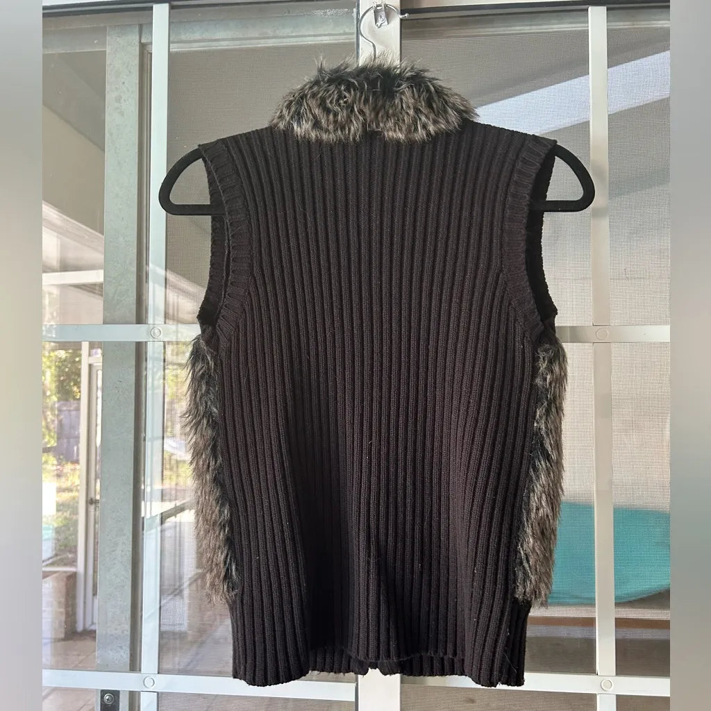 Heart n crush black sweater and brown faux fur vest Size M - Image 3
