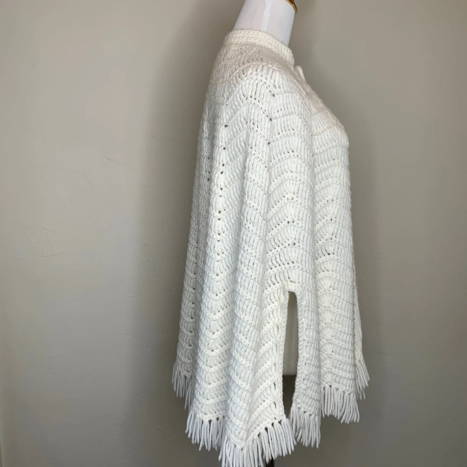 Vintage Handmade Poncho 70s OSFM White Button Front - Image 4