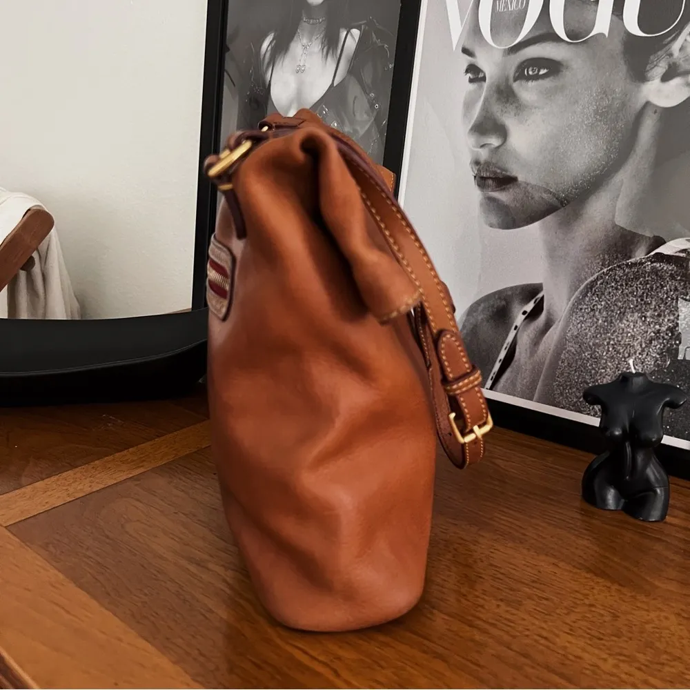 RESTORED VINTAGE DOONEY & BOURKE FLORENTINE TOGGLE LEATHER CROSSBODY BAG - Image 4