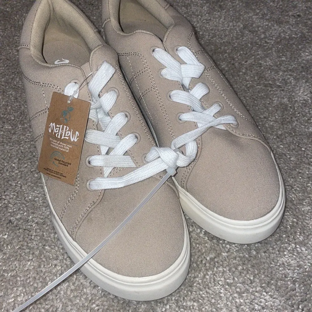 Mad love comfortable walking shoes canvas tan size 9 new - Image 7