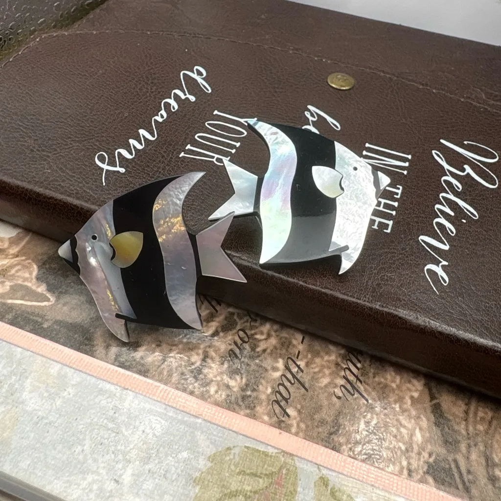 Vintage 80s Mother of Pearl Fish Earrings Black - Image 2