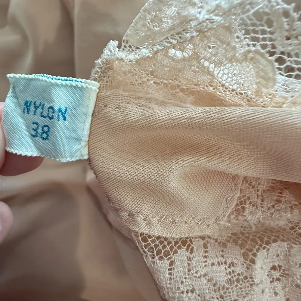 Vintage‎ 50's Nude Slip Size 38 Ruffle hem Tan - Image 7