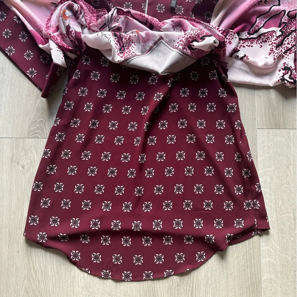 White House Black Market Pink and Purple Floral Top Size XXS - Image 3