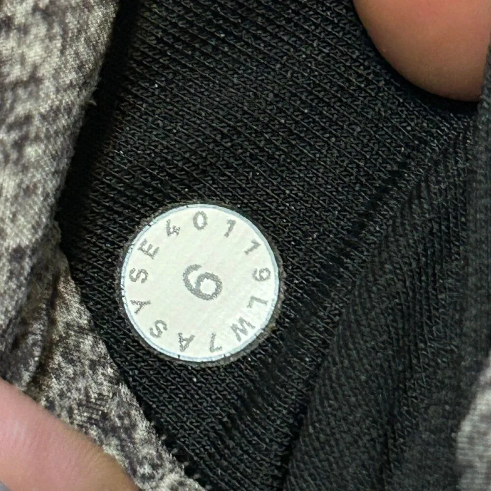 LULULEMON reversible black gray active athletic training shorts women's 6 - Image 2