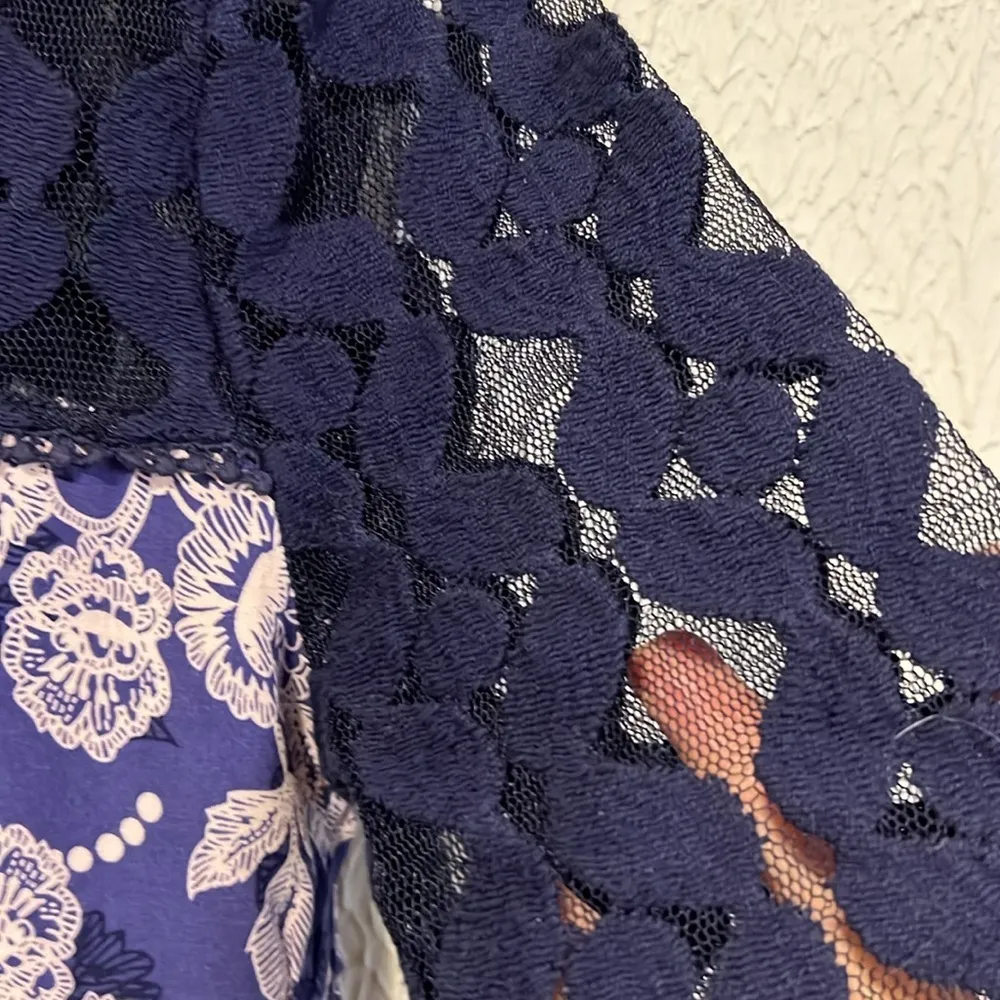 Anthropologie Akemi + Kin Maite Lace Geometric Pattern top size small - Image 4