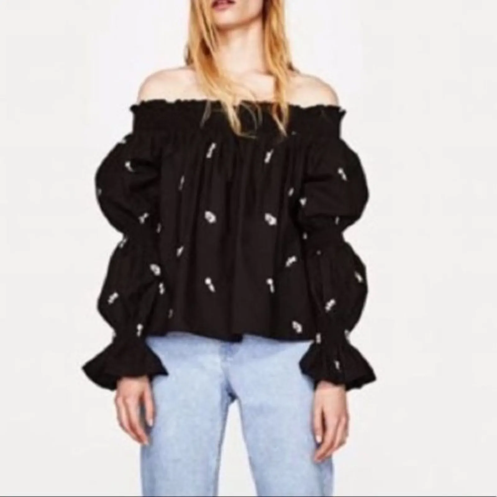 Zara Trafaluc Off Shoulder Puff Sleeves Top in Black w White Floral Embroidery Size 6 - Image 6
