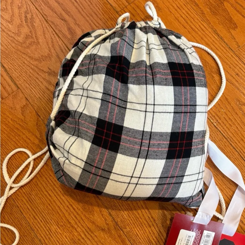 Wondershop at Target Pajama Set – M – Plush Top + Flannel Shorts + Matching Bag Black Size M - Image 3