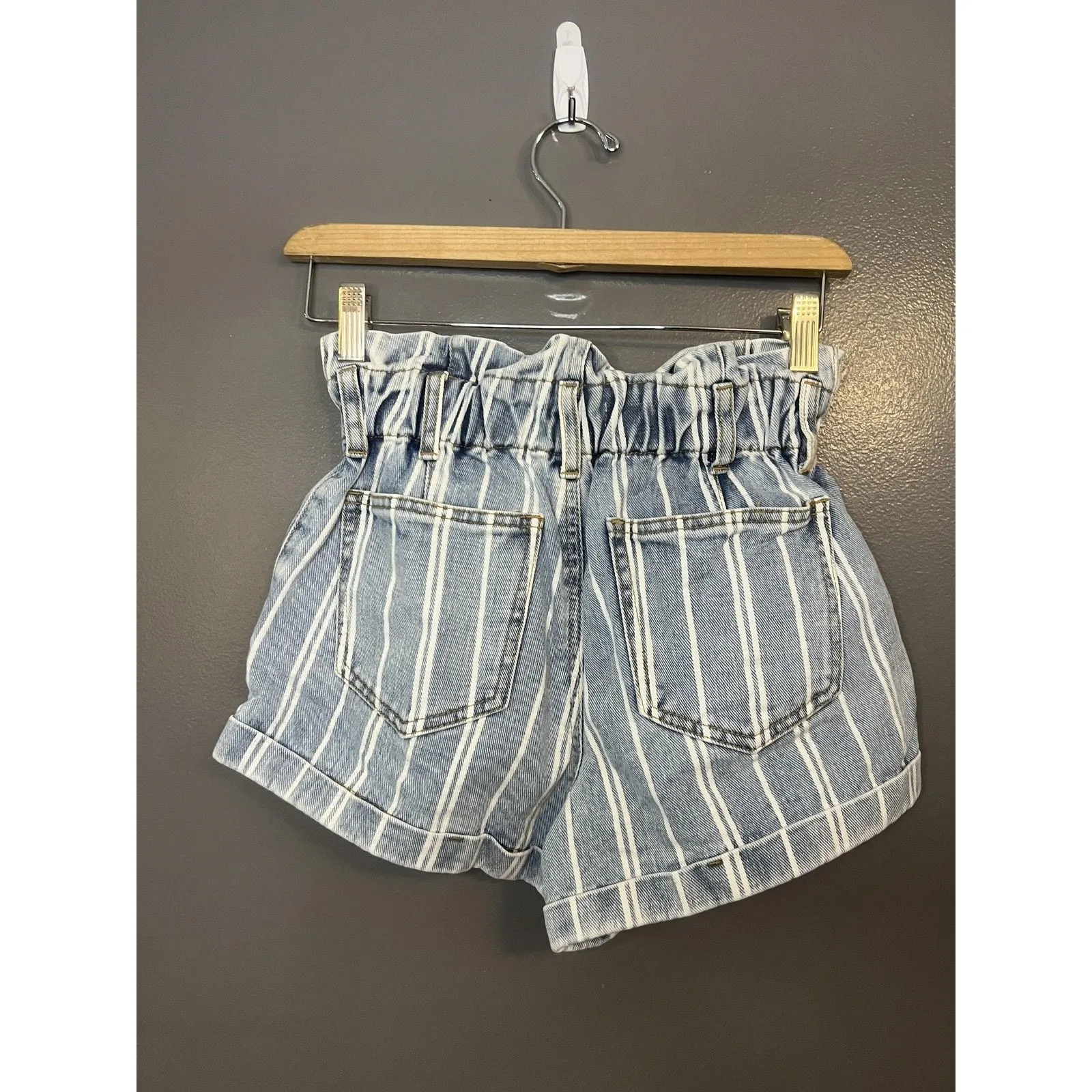 PacSun Mom Shorts Womens XS Blue Striped Denim Paperbag Waist Ruffle Casual - Image 2