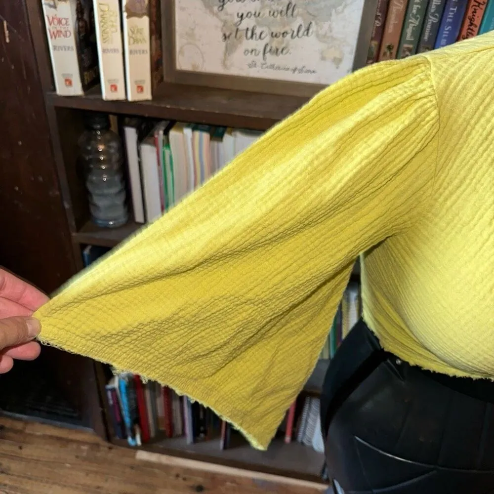 Lulu’s Weekend Wished tie front muslin yellow crop top - Image 2