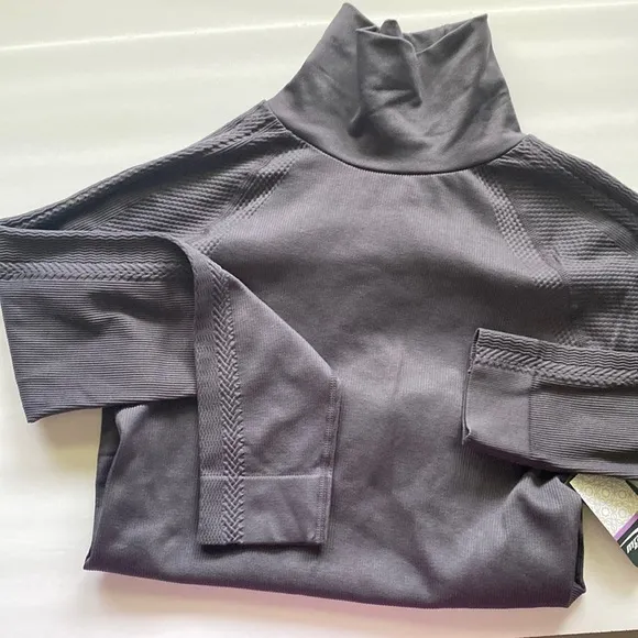 NWT MTA Sport cropped seamless turtleneck textured athletic top, size 1X - Image 1