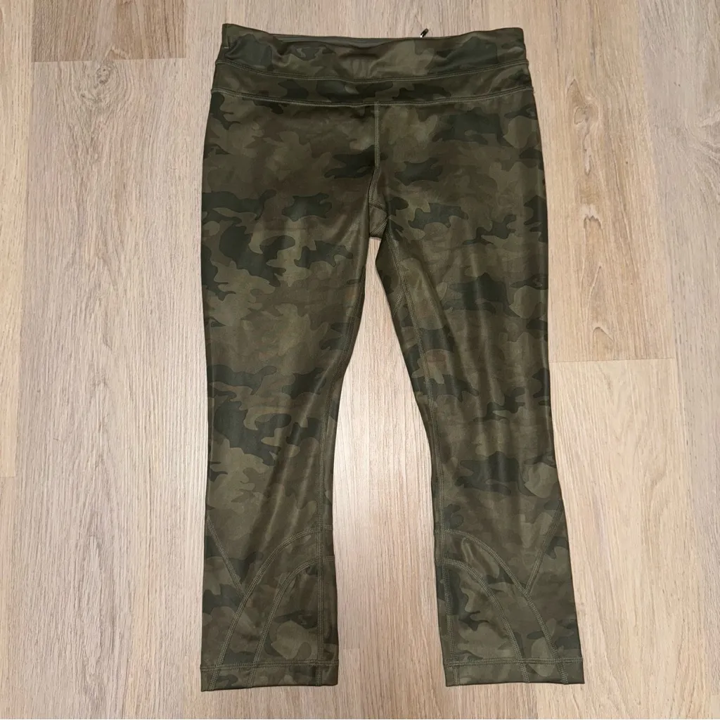 Lululemon Run Inspire Crop II *All Luxtreme Savasana Camo Fatigue Green - Size 6 - Image 3