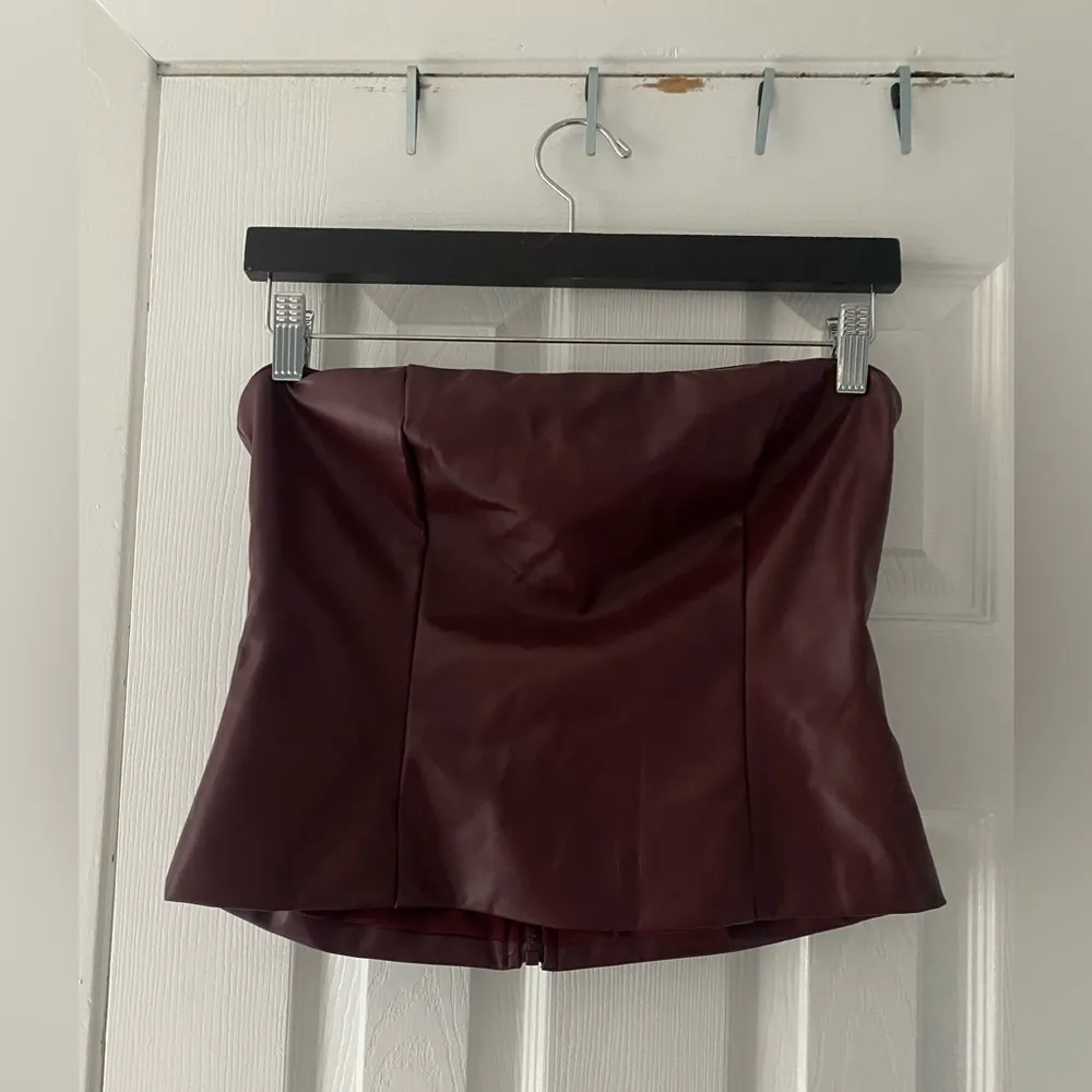 oaklee strapless faux leather top burgundy - Image 3