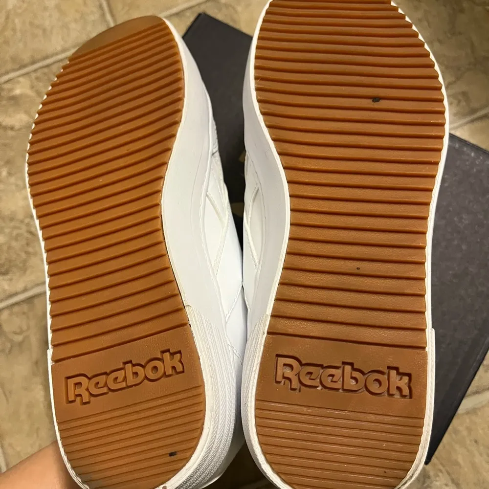 Reebok Women’s White MemoryTech Ortholite Sneakers, Size US 9, Barely Worn - Image 4