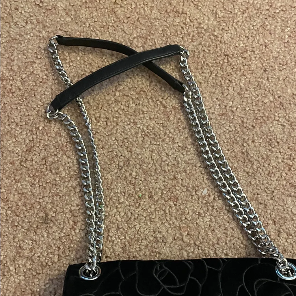 Karl Lagerfeld Black Velvet Rose Pattern Shoulder Bag - Image 4