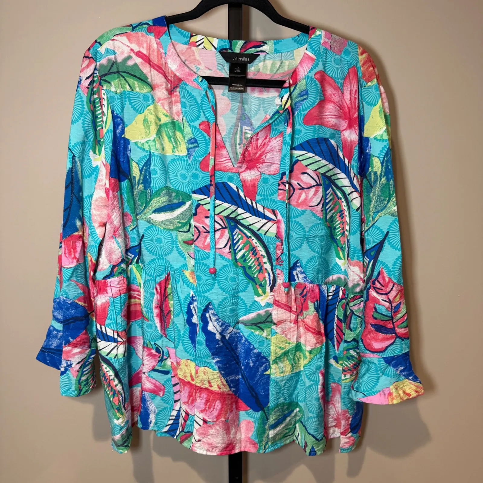 Ali Miles NWT Print Flounce Sleeve Top Floral Tropical Size Large Blue Pink - Image 2