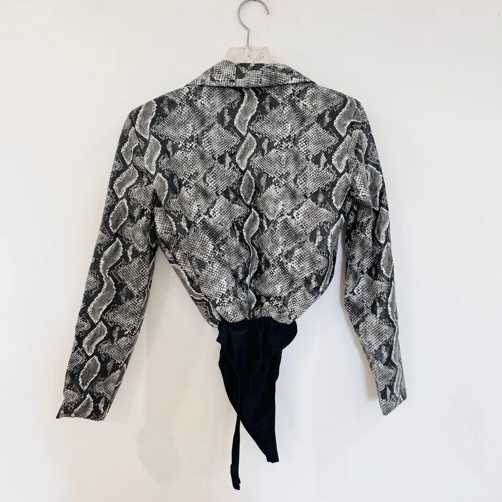 NONchalant Faux Leather revolve white/black/gray snakeskin bodysuit NWT - Image 11