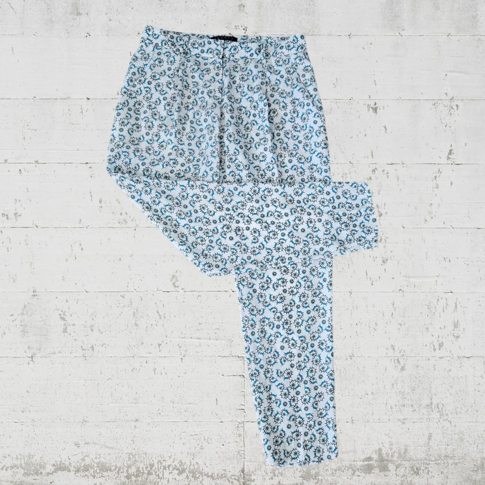 Theory White Blue Floral Silk Mid Rise Tapered Boho Whimsy Pants Trousers Size 0 - Image 2