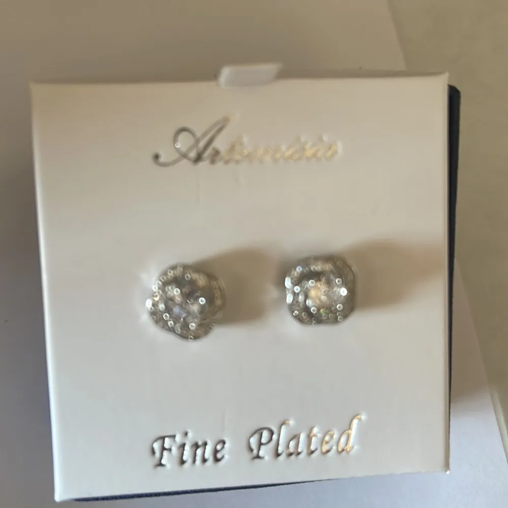 New Artemesia plated Crystal stud earrings Gift Boxed - Image 4