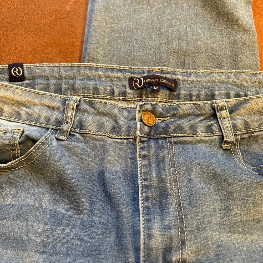 One Republic For All women’s straight jeans with faded detail Sz 14 used Blue - Image 5