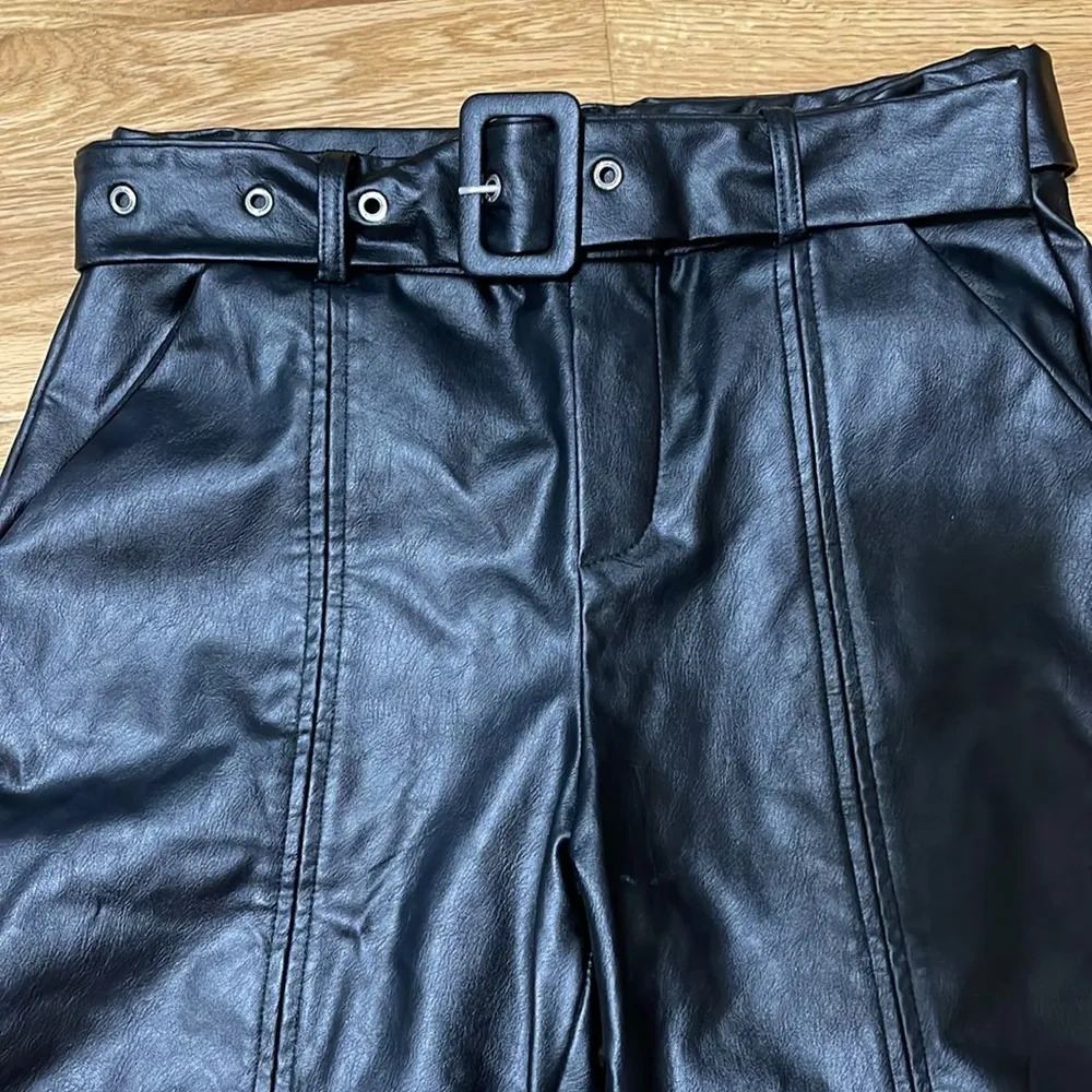 Sleek Black Leather Trousers with Straight - Image 3