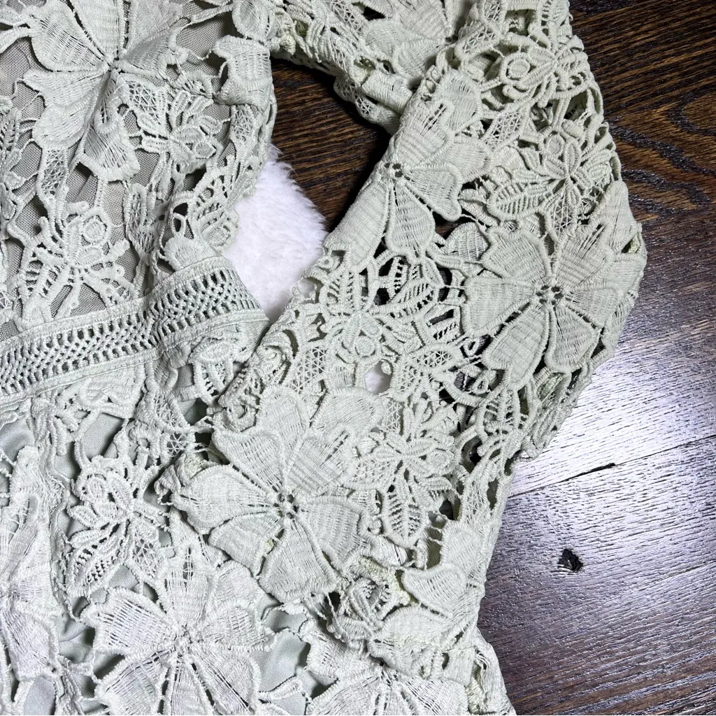 NWT Boohoo Sage Green Occassion Floral Embroidered Midi Dress - Image 4