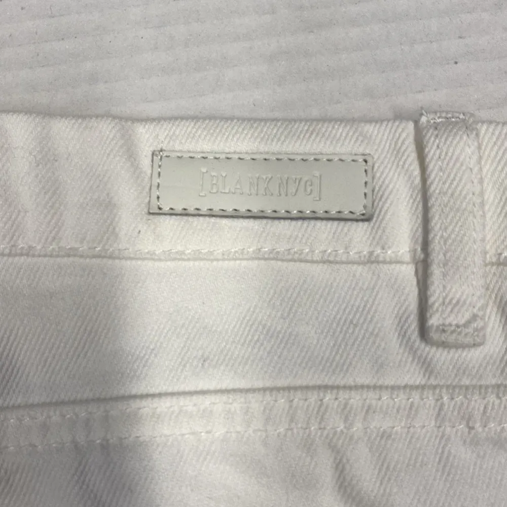 BlankNYC Warren Mid Thigh White High Rise Denim Shorts Size 30 (b17) - Image 4