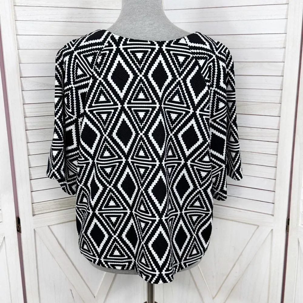Bobeau Geometric Triangle Top Shirt Black White Medium - Image 4