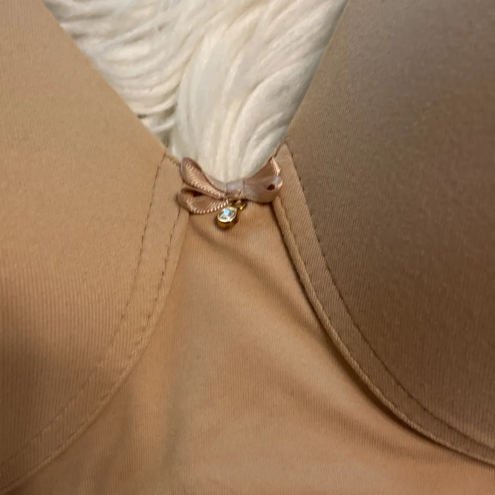 SOMA Embraceable Wireless 36DD bra excellent condition color tan - Image 2