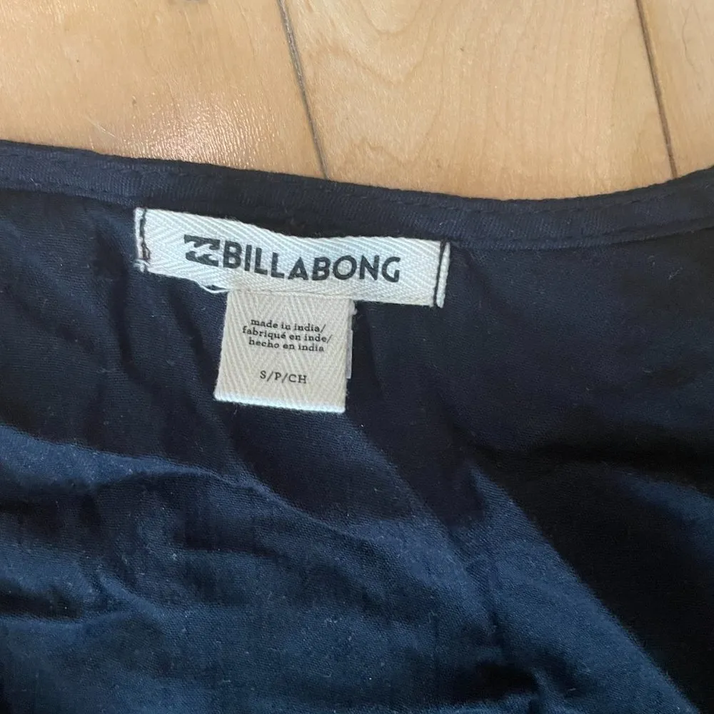 Billabong  Embroidered Crop Top - size small - Image 3
