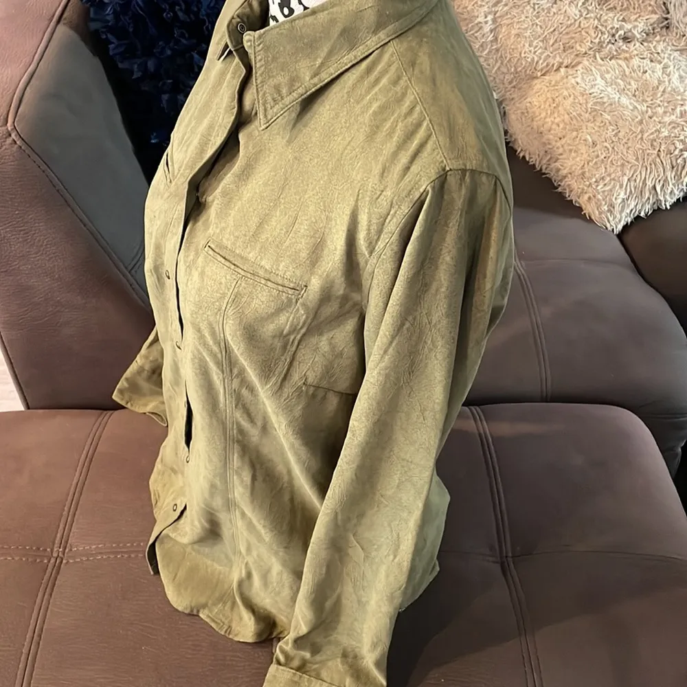 COLUMBIA Army Green Soft Long Sleeve Shirt Size Medium - Image 4