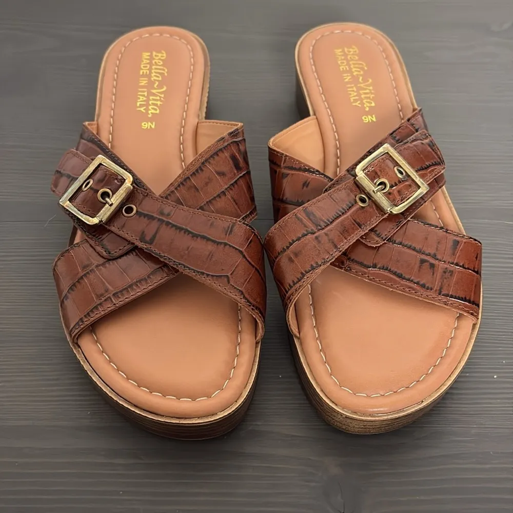 Bella Vita Italy Sandals Slides Slip On Cross Strap Brown Leather Size 9N Narrow - Image 2